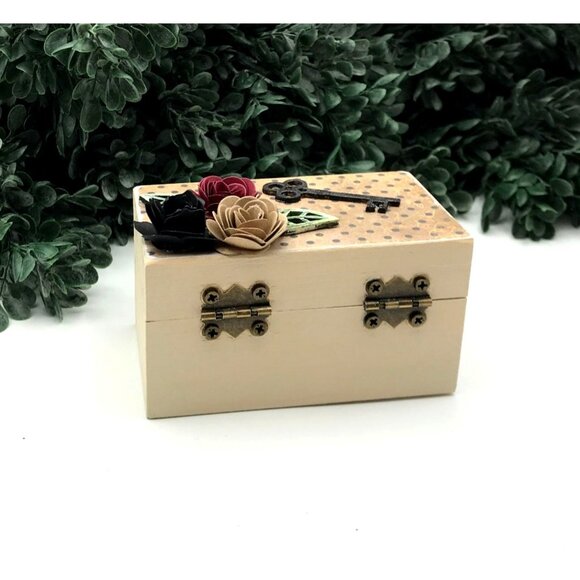 Decorative Wooden Trinket Box With Paper Roses & Key Accent - Polka Dot Decoupag - Picture 4 of 5